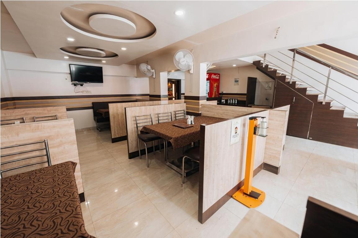 טרימבאק Hotel Krushna Inn מראה חיצוני תמונה