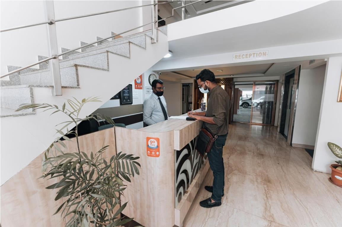 טרימבאק Hotel Krushna Inn מראה חיצוני תמונה