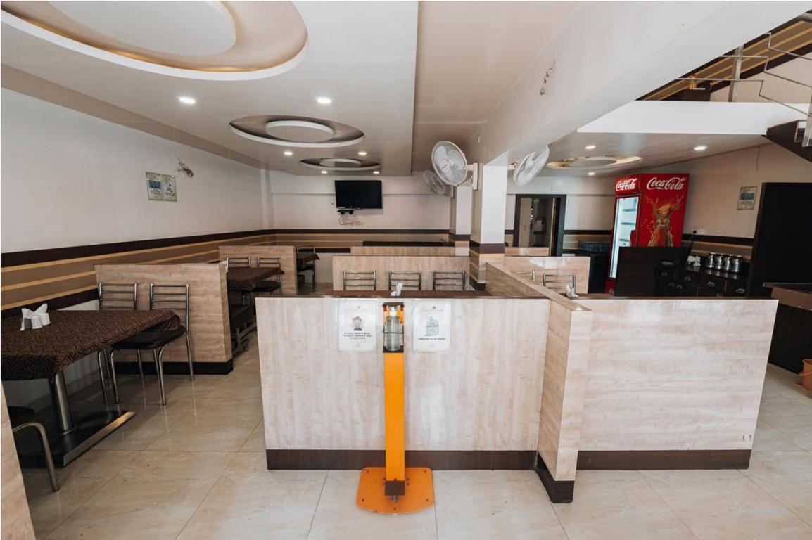 טרימבאק Hotel Krushna Inn מראה חיצוני תמונה