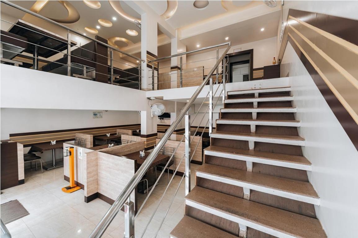 טרימבאק Hotel Krushna Inn מראה חיצוני תמונה
