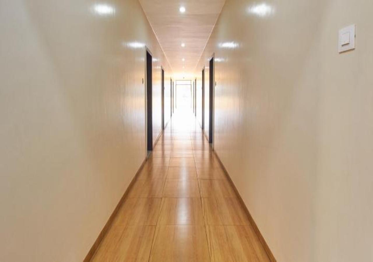 טרימבאק Hotel Krushna Inn מראה חיצוני תמונה