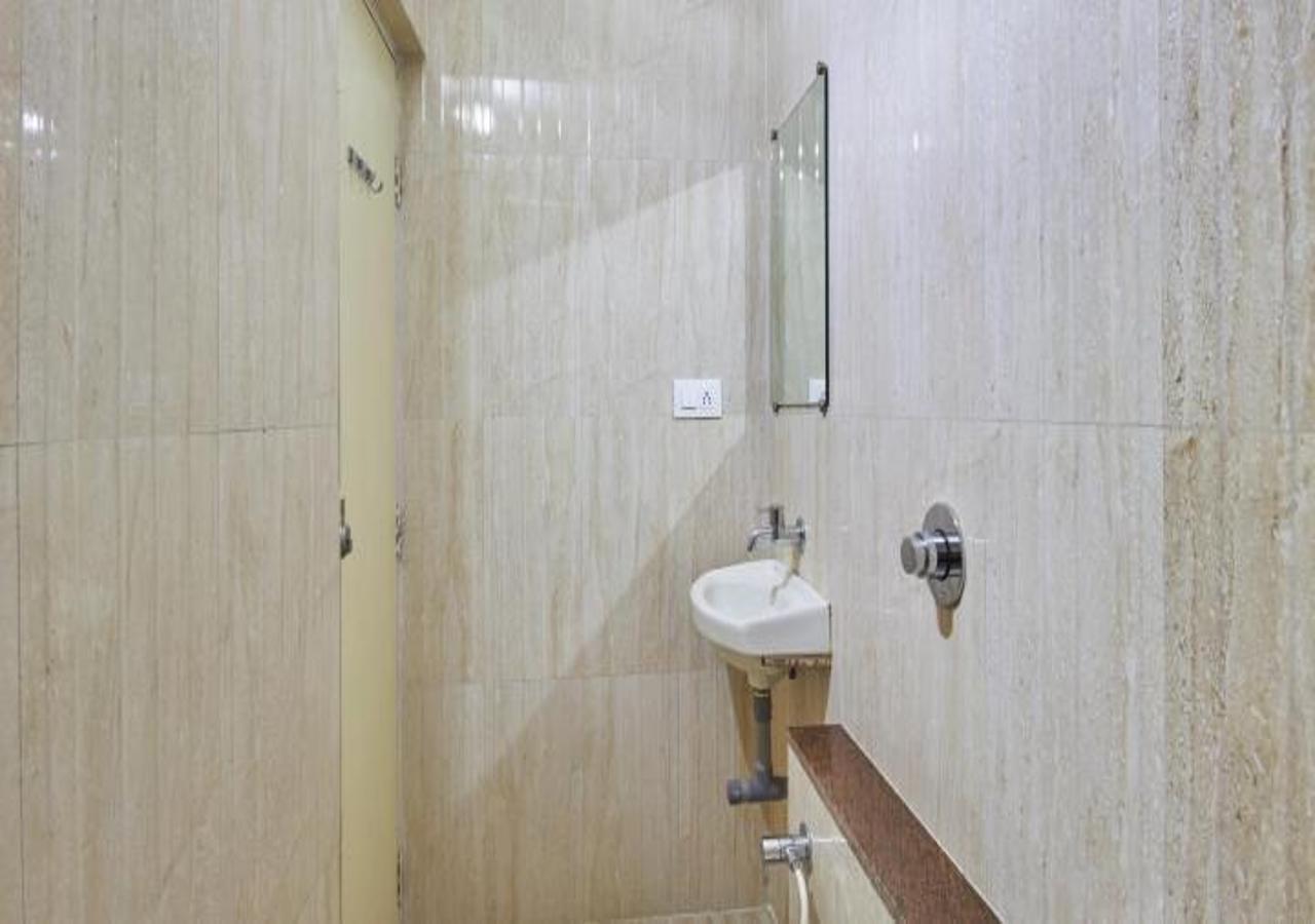 טרימבאק Hotel Krushna Inn מראה חיצוני תמונה